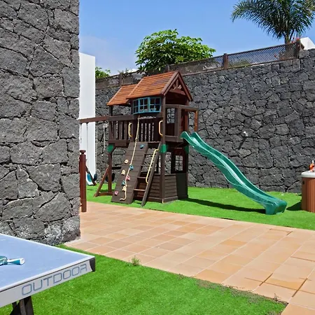 Playa Blanca Sleeps 12 With Pool Air Con And Wifi Villa